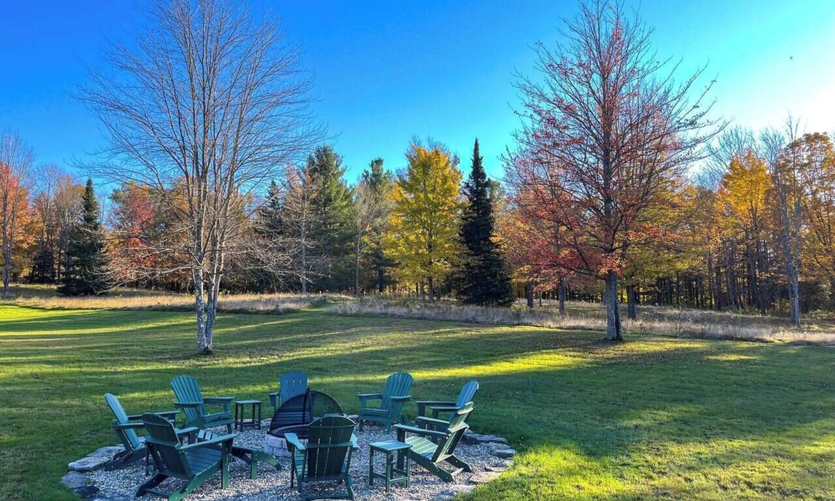 Troy Cabin | Cozy Vermont Lodge Near Jay Peak with Fire Pit