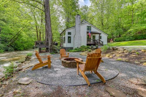 Ellijay House | Deck & Fire Pit Bliss: Mountaintown Creek Cottage!