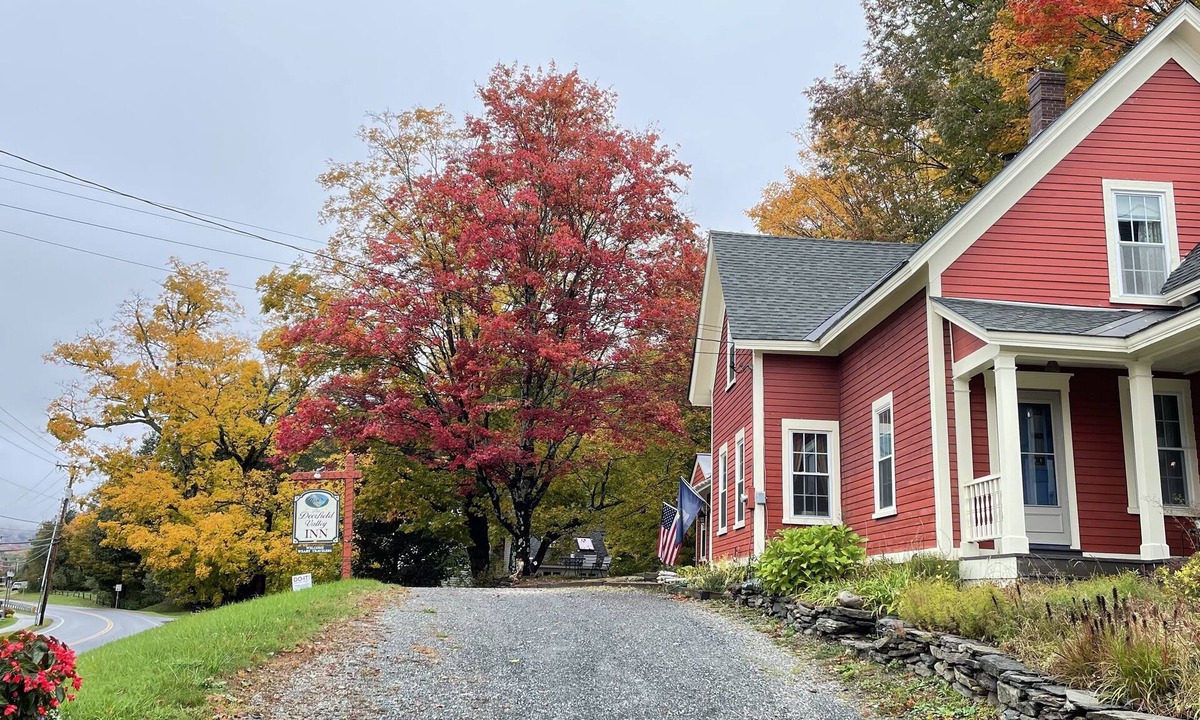 West Dover Bed & Breakfast | Deerfield Valley Inn, 5min. to M.Snow Room Entire Inn