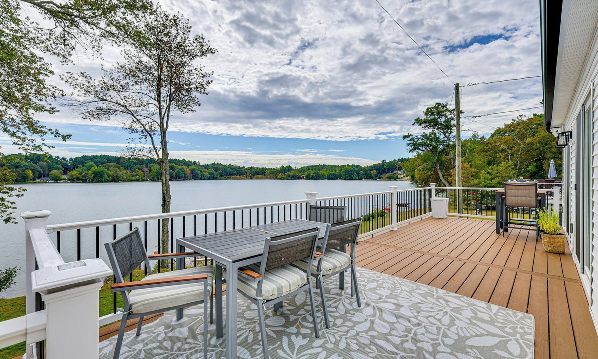 Thompson House | Direct Lakefront Retreat | Indian Ranch | Casinos