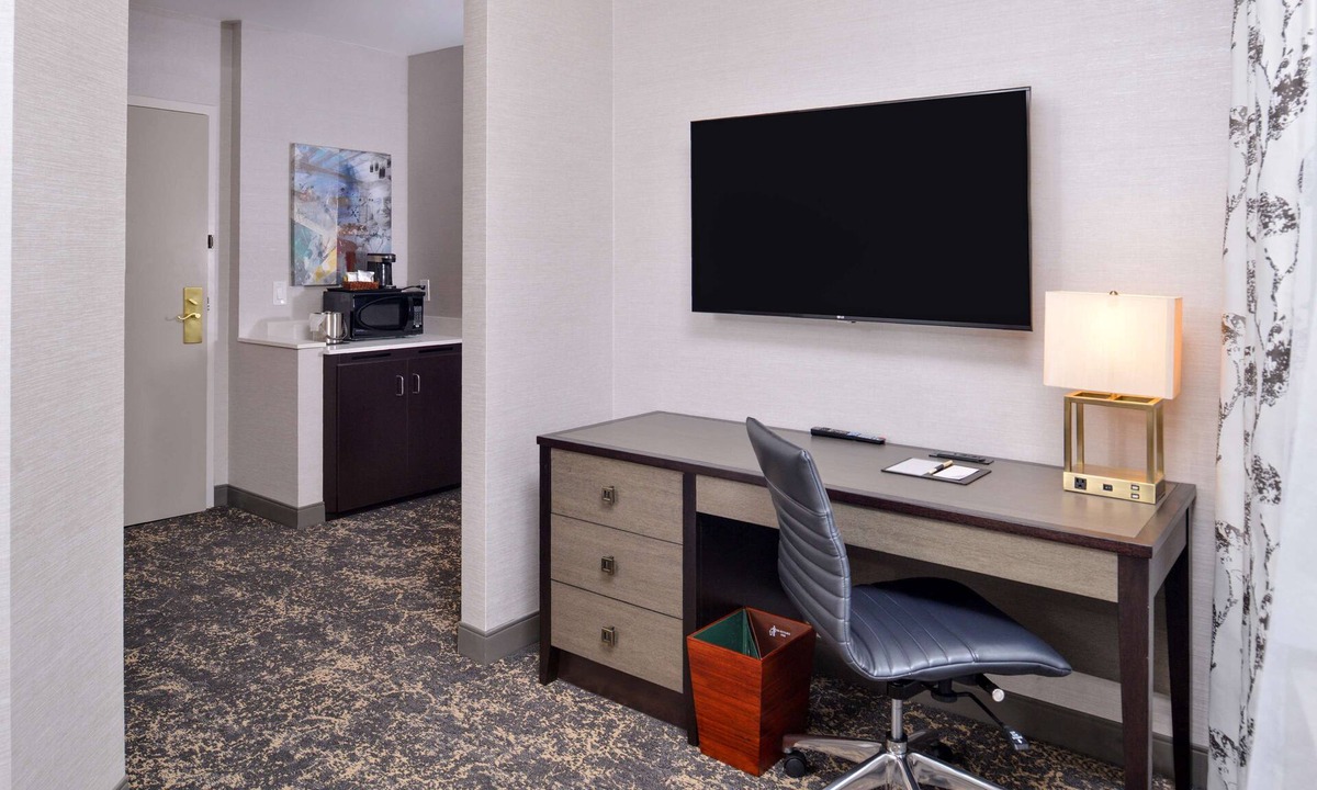 Utica Hotel | DoubleTree by Hilton Utica