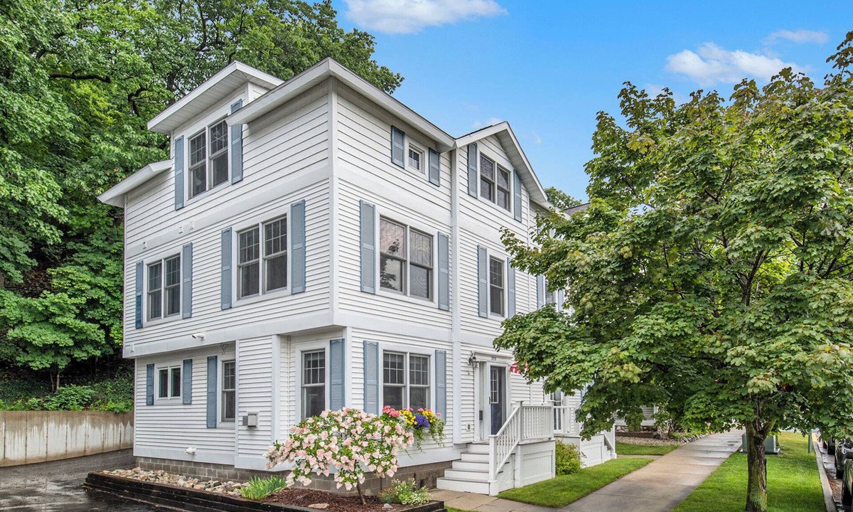 Harbor Springs Condo | Downtown Harbor Springs. 10 minutes to the Highlands and Nubs!