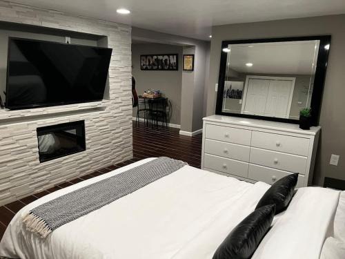 Everett House | Elegant Modern Studio in Prime Location