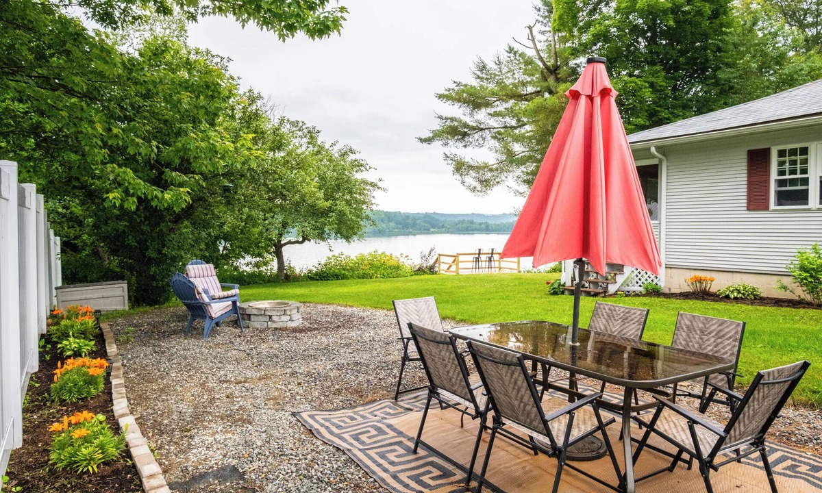 Newport Cottage | Entire Lake House on Lake Memphremagog, dead end RD, private. 30 min to Jay Peak