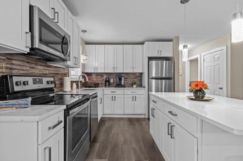 Tobyhanna House | Evergreen Villa Poconos - Hot Tub, Fire Pit, Close to Kalahari, Great Wolf Lodge and Camelback