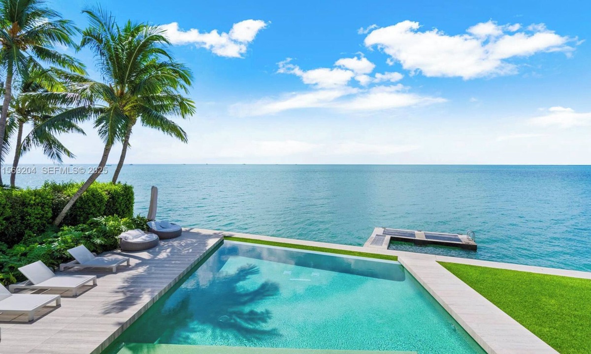 Key Biscayne Villa | Exceptional 6-bedroom ocean villa in Key Biscayne featuring infinity pool & more