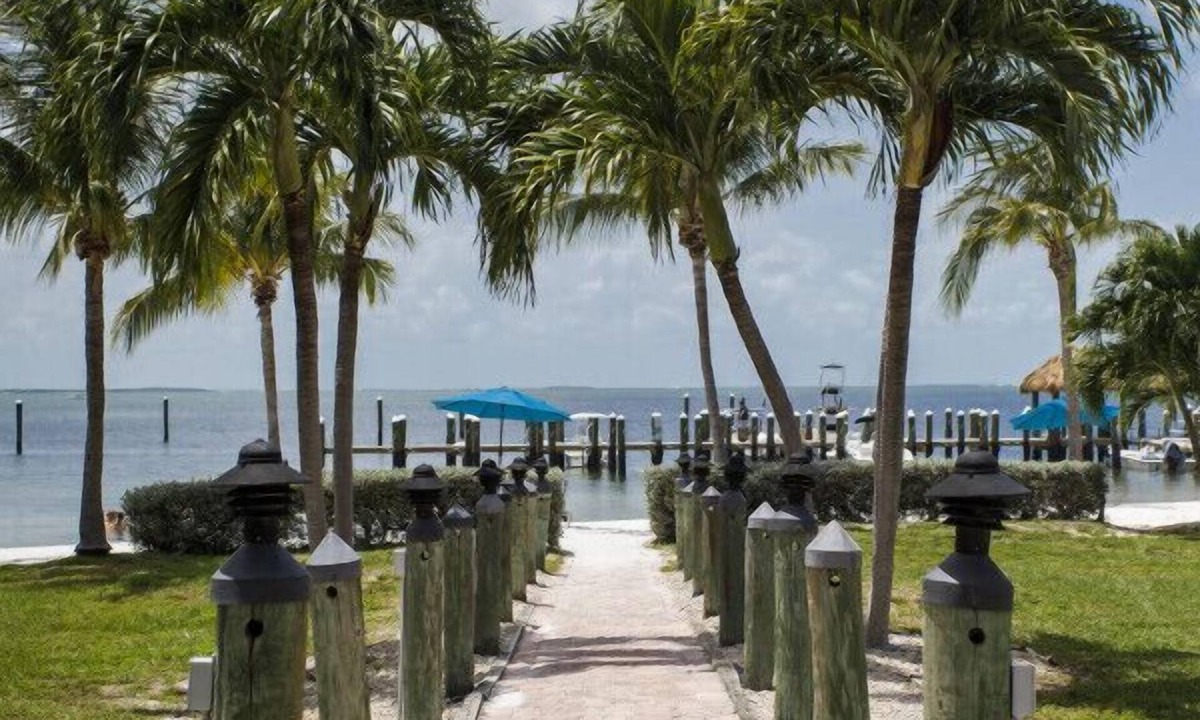 Islamorada Villa | Exec Bay 3 Bedroom townhouse w/heated pool, marina, tennis & more