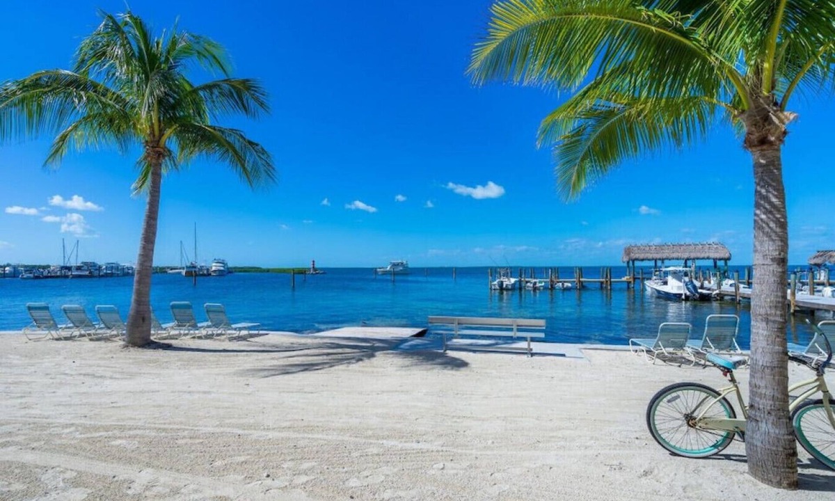 Islamorada Villa | Exec Bay w/heated Pool, Marina, Beach, Pets ok, Tennis/Pickleball