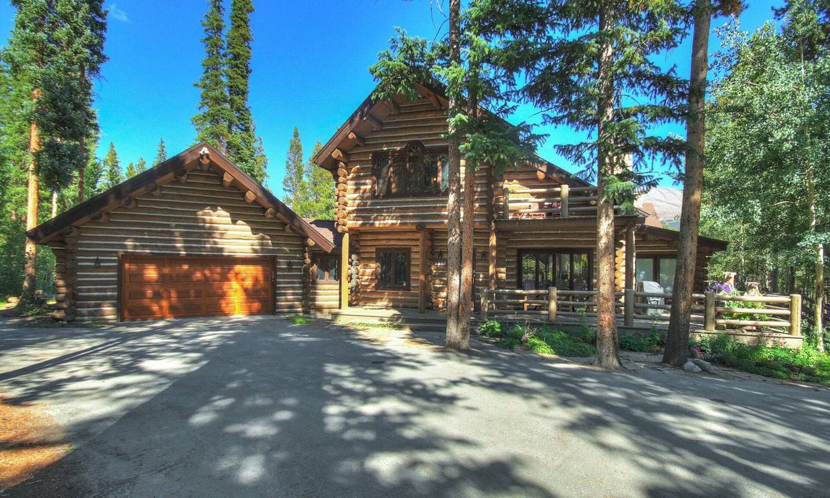 Breckenridge House | Experience luxury at Bear Lodge, a spacious 6-bedroom retreat in Breckenridge!