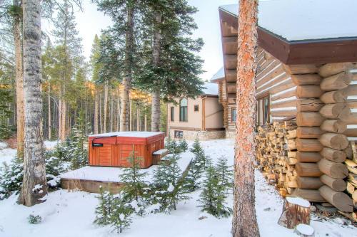 Breckenridge House | Experience luxury at Bear Lodge, a spacious 6 bedroom retreat in Breckenridge