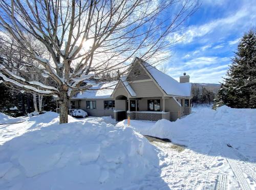 Carroll Villa | F7 Comfortable golf course townhouse within walking distance of Mount Washington Hotel