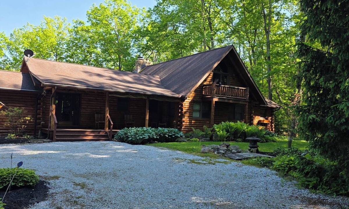 Austinburg House | Fall Get Away Time! Private Log Home- Sleeps 12, Fireplace ,Hot Tub, 17 acres!