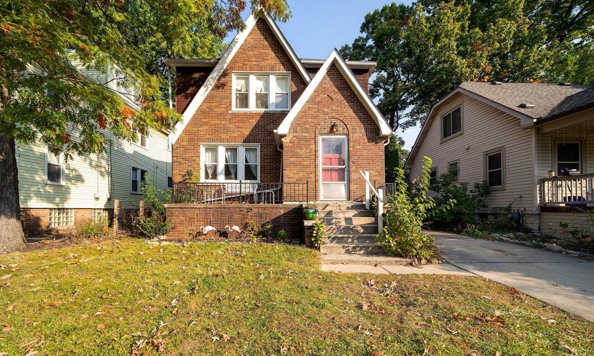 Ferndale Apartment | Ferndale Apartment w/Yard - Near the Detroit Zoo!