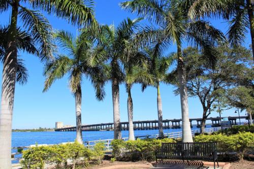 South Bradenton Apartment | Golf Coast Charmer