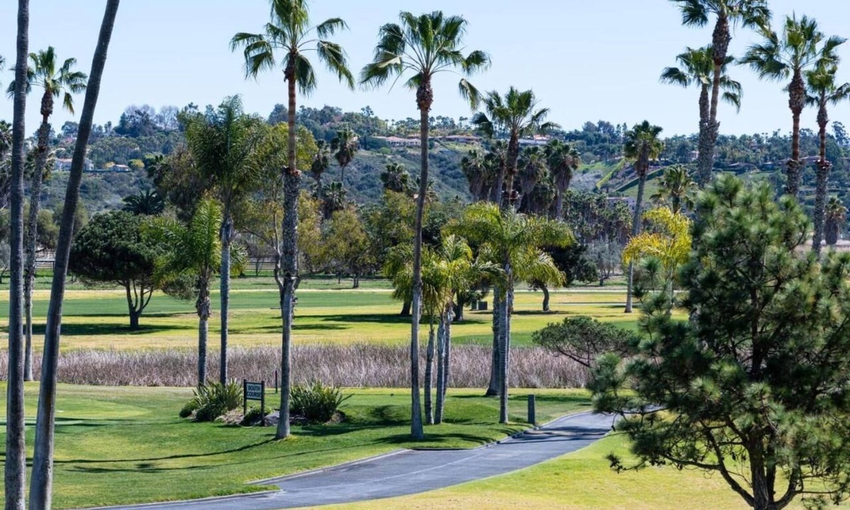 Rancho Santa Fe Hotel | Golf View King Fireplace | Short Drive to the Beaches & Outdoor Adventure