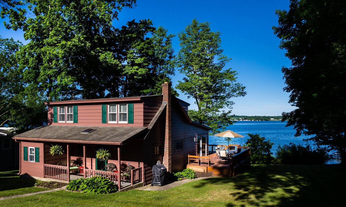 Town of Owasco Cottage | Great Fall Rental on Finger Lakes Wine Trail: Owasco East Side Lakefront