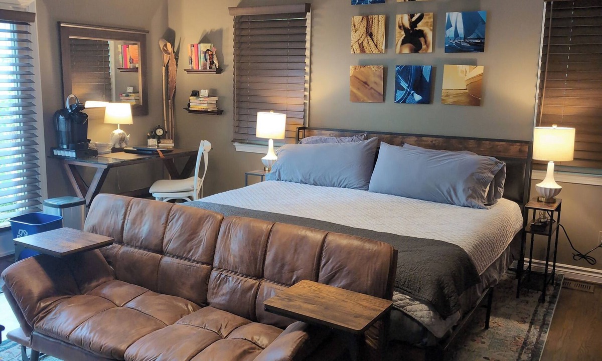 Grosse Pointe House | Grosse Pointe Luxury Suite, Private Ground-Level Retreat Near Detroit