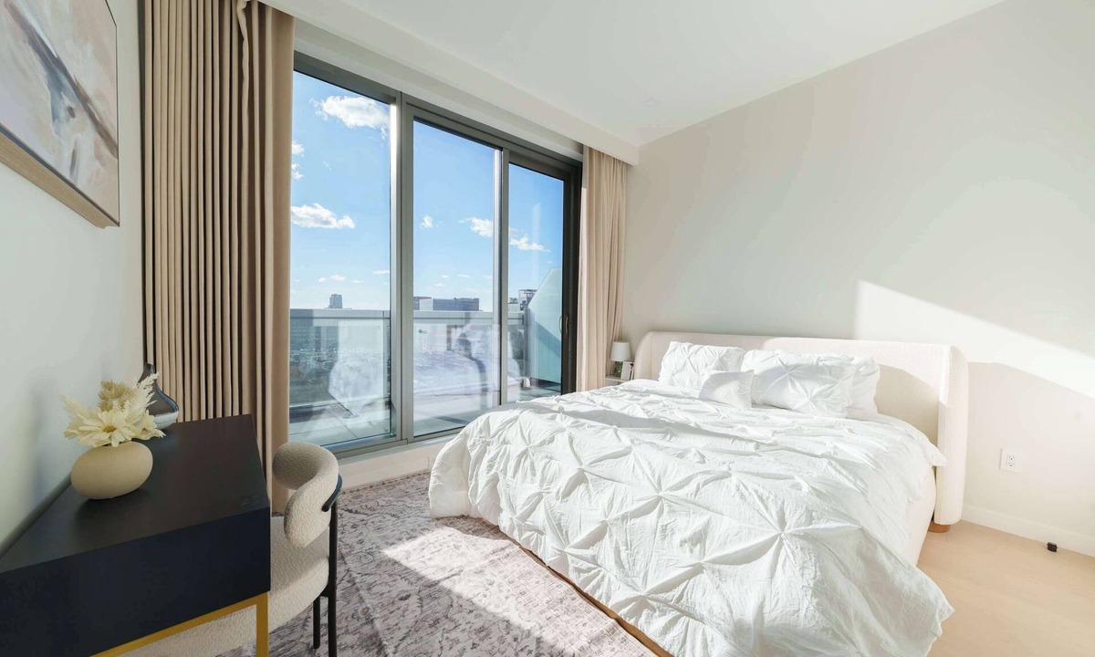 Queens Apartment | Hotel-level New Luxury Home w Gym & Pool