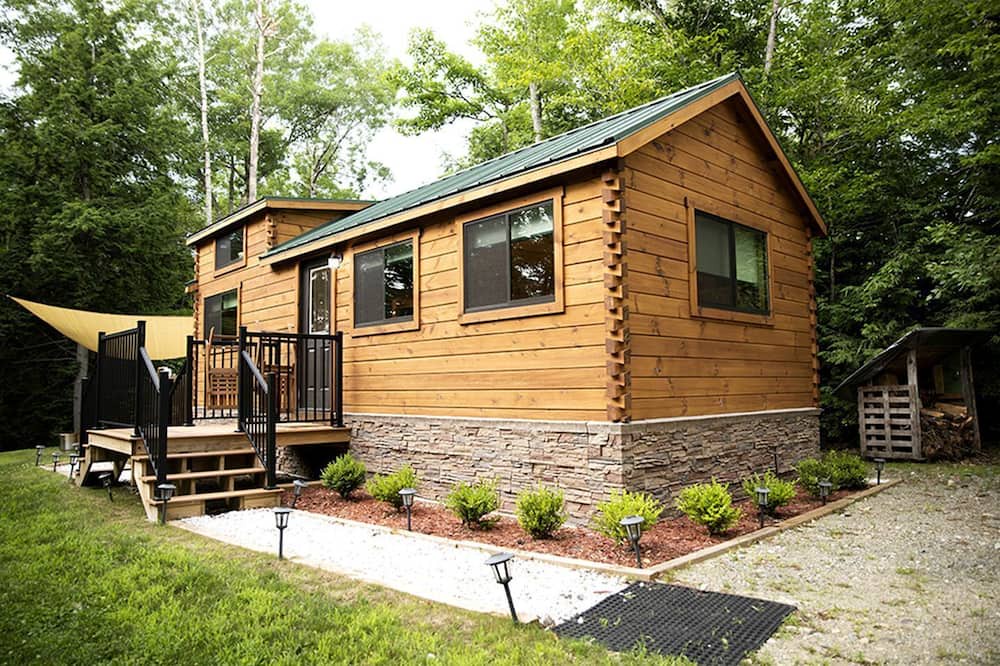 Bath Cabin | Incredible Modern Tiny Log Cabin near the Ammonoosuc River for a Romantic Getaway in New Hampshire