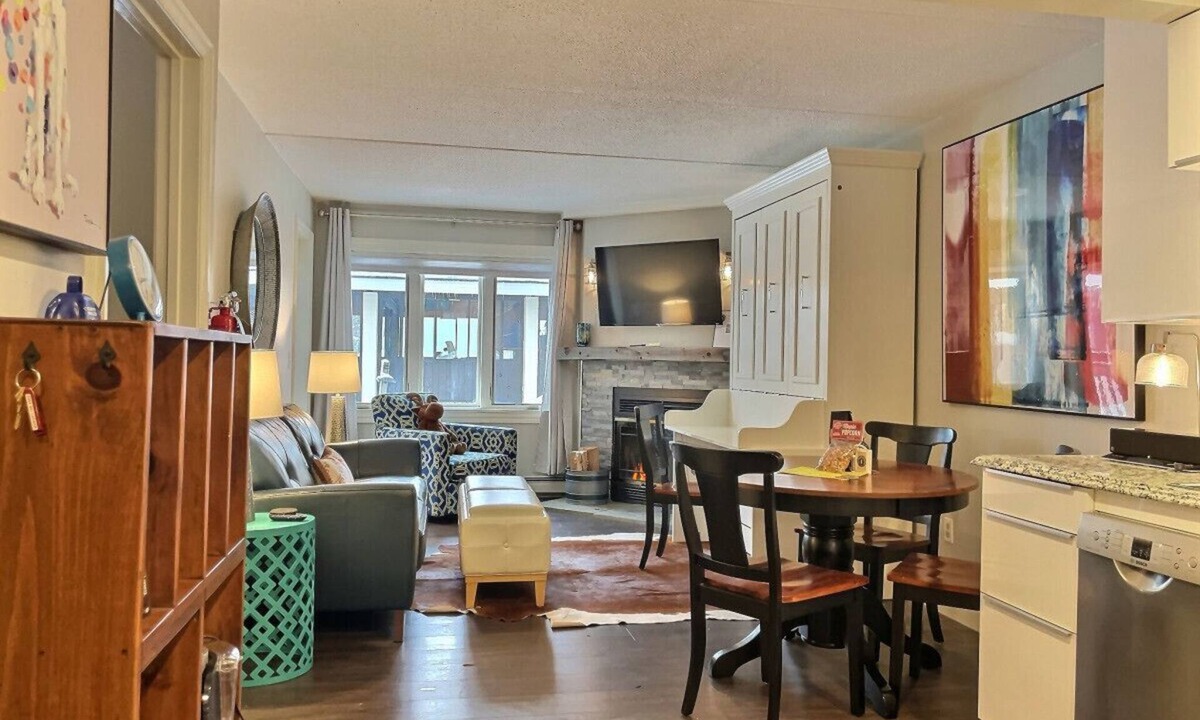 Killington Apartment | Jack S`Bearo- AC, Pool, Mountain Views, Hiking, Gym