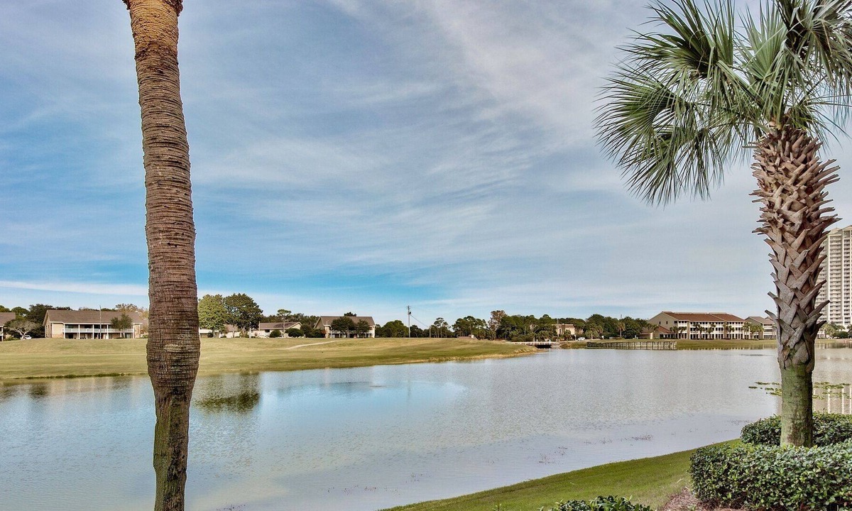 Miramar Beach Villa | ~Lakefront 2Br/2Ba ~ 2 Minutes to Beach ~ Sleeps 4 ~ Ground Floor