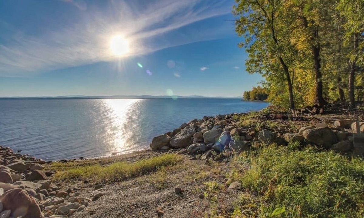 North Hero Apartment | Lakefront Getaway Near Private Beach & Park, State Boat Launch & Dock Nearby
