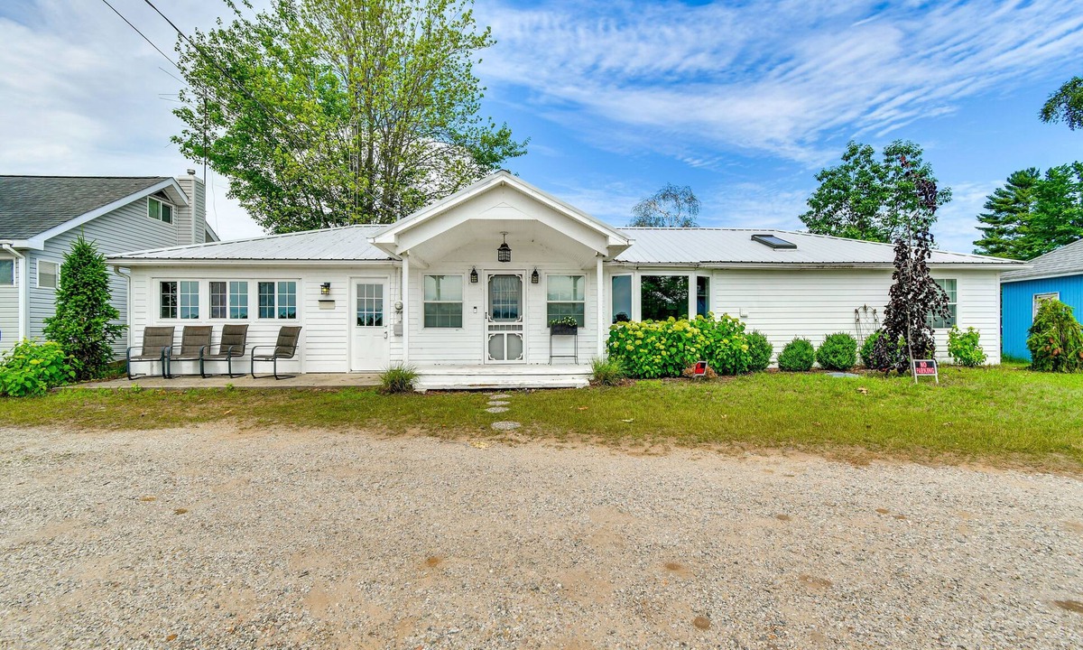 Gladwin House | Lakefront Gladwin Vacation Rental w/Deck & Dock!