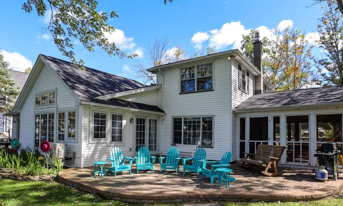 Honeoye Cottage | Lakeside Solace: Luxury Family Retreat!