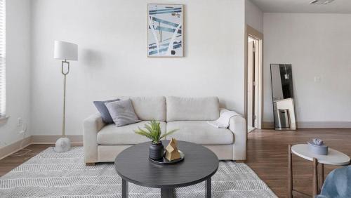 Crestline Heights Apartment | Landing - Modern Apartment with Amazing Amenities (ID1218X453)