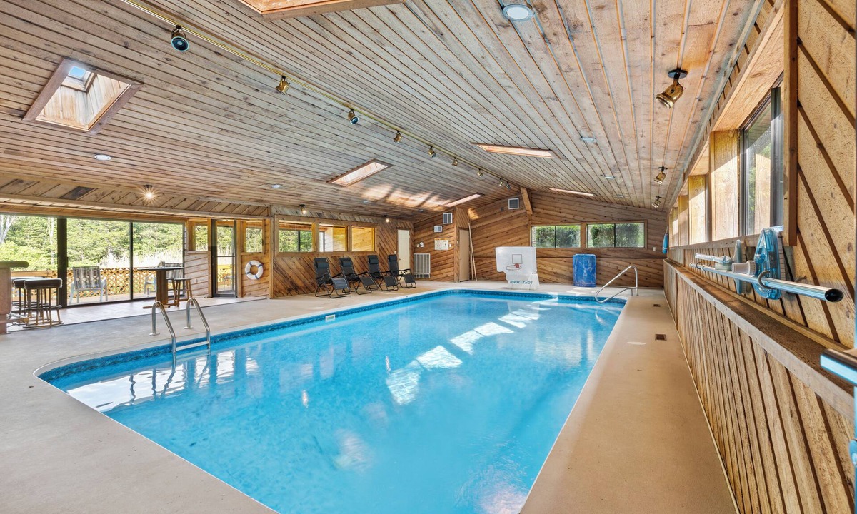 Washingtonville House | Large house with heated indoor pool and big yard with firepit