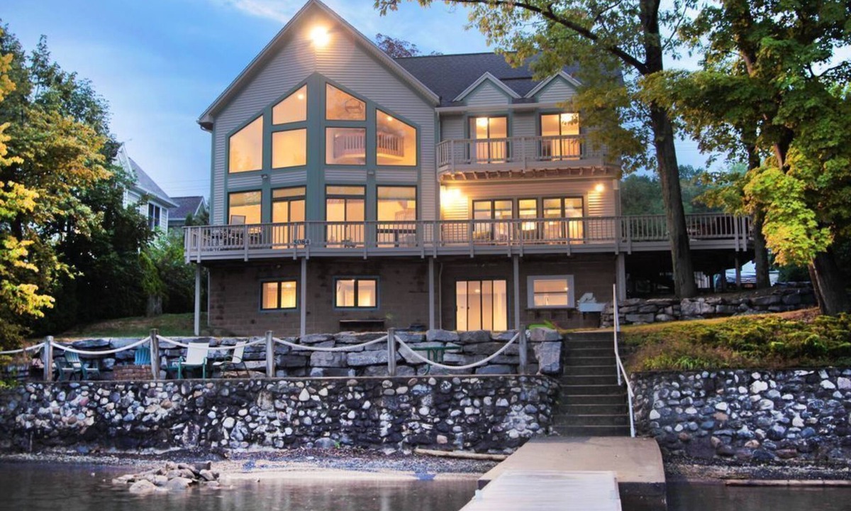Rushville Cabin | Large Lakefront Lodge on Canandaigua Lake Sleeps 22 Guests!