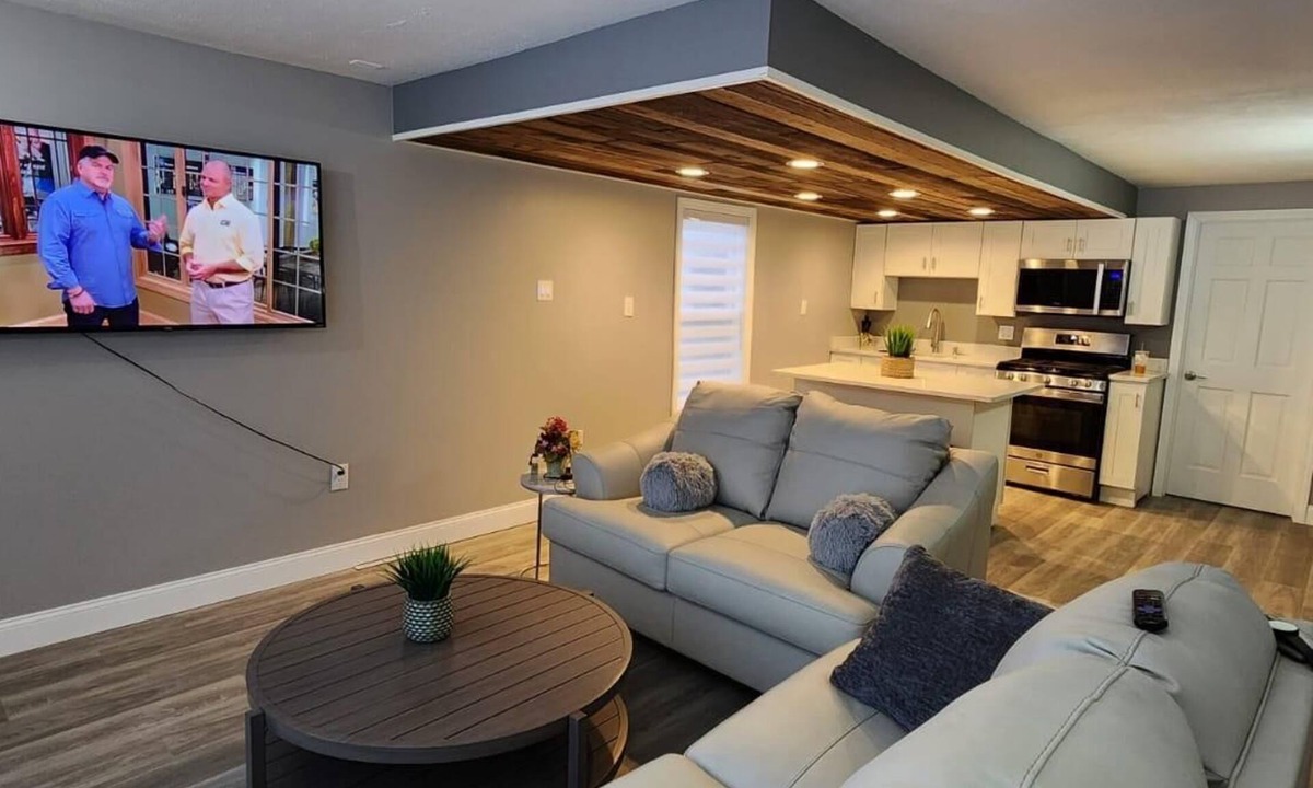 Village of Yorkville Apartment | Lux Utica Retreat