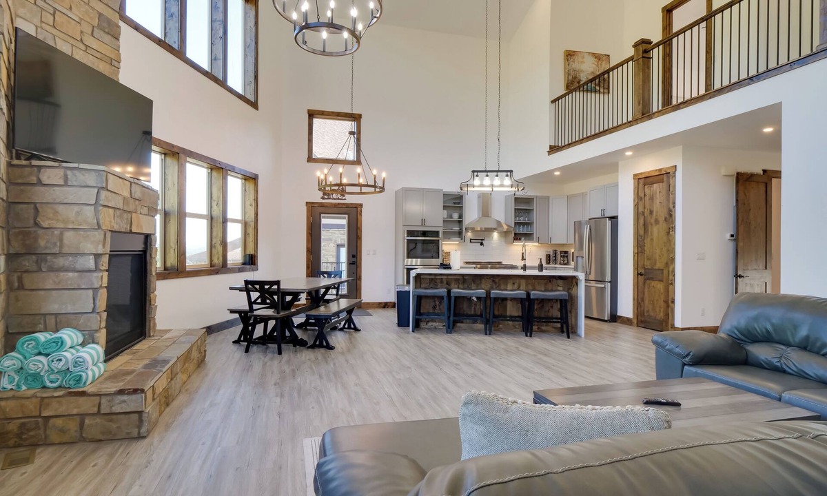 Blue River Cottage | Luxe Ski Escape! Breck Home w/Hot Tub & Game Room