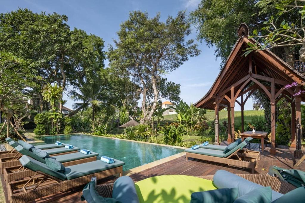 Batu Bolong Villa | Luxury Balinese Style Living Private Villa