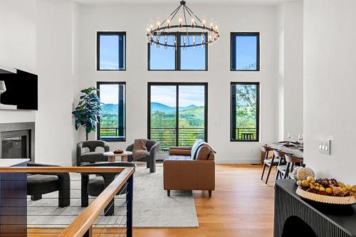 Campton Villa | Luxury Brand New Villa Skiing Hot Tub Movie Theater