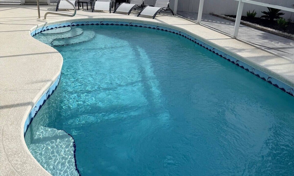 South Bradenton Apartment | Luxury Studio King bed-Pool Heated Free-AMi Beaches