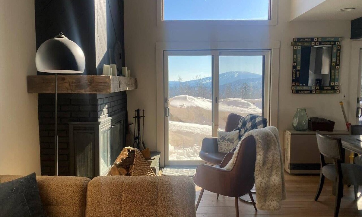 Bromley Mountain House | Magnificent VIEWS at this Bromley Peru House!
