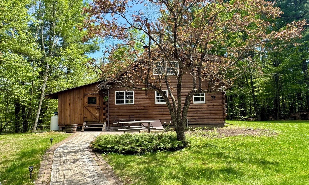 Town of Beekmantown Cabin | Maple Ridge Lodge - A peaceful Rustic getaway