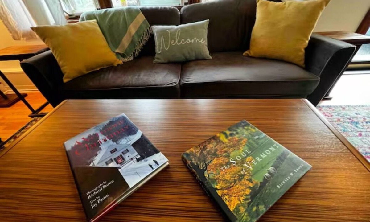 South Burlington House | Midcentury modern meets Vermont comfort and hospitality!