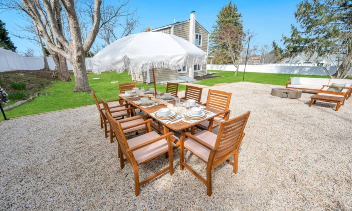 Village of Southampton House | Minutes from the beach, brand new 3 bedroom