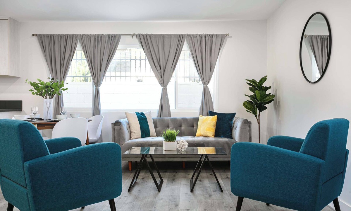 Glendale Apartment | Modern 3BR Apt with Parking in Glendale