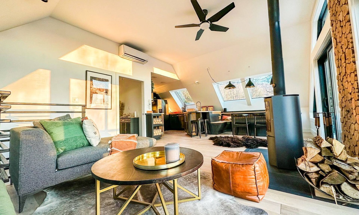 Morrisville House | Modern barn perched on 24 acres w/stunning views of mountains & ski resort