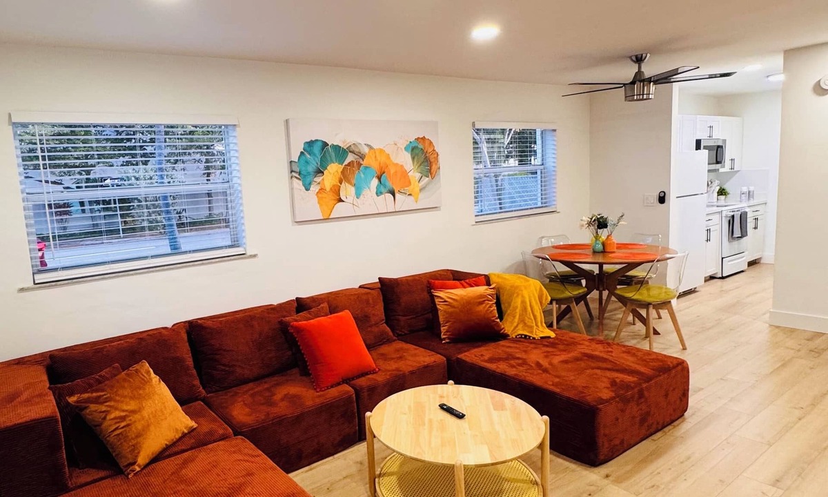 Highland Garden Apartment | Modern Central Hollywood 2BDx2BA - Free Parking, High Speed WIFI and AC