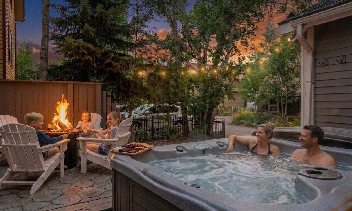 Historic District Cottage | Modern Cottage🏡3 Blocks to Main🚠4 minutes to Gondola♨️Hot Tub🐶Pets🤑$0 Cleaning fee