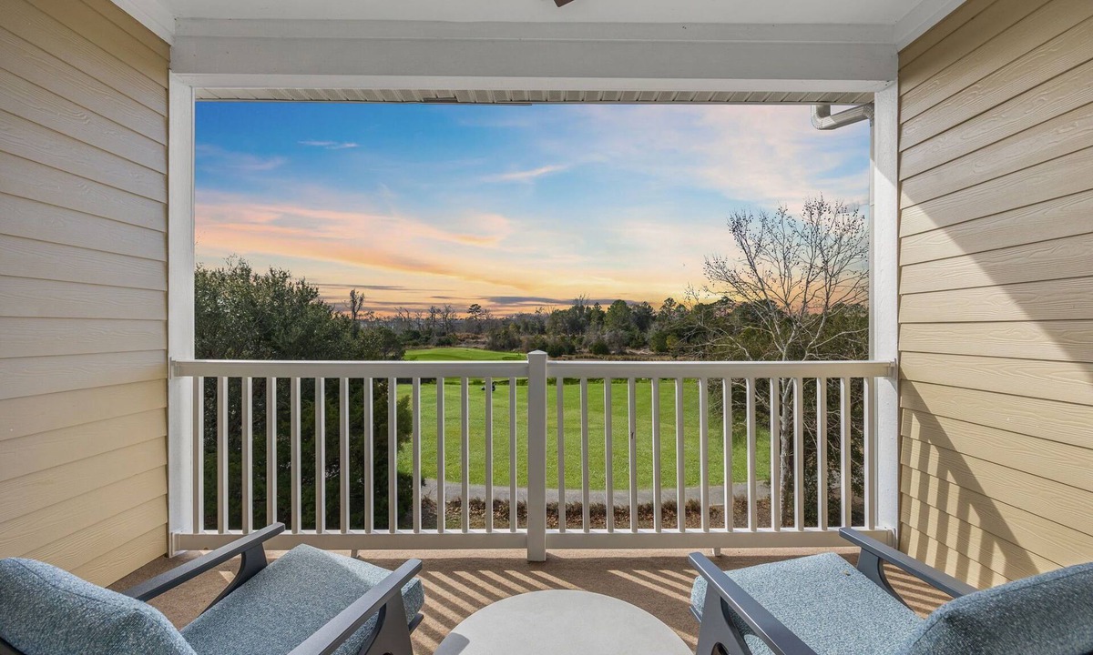 North Myrtle Beach Villa | Modern Golf-View Condo Barefoot Resort Amazing Pools Premium Beach Gear