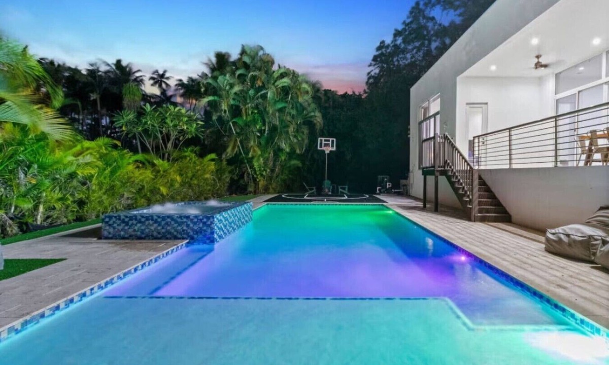 Edgewood House | Modern Luxe 2021Built Heated Pool/Jacuzzi/Gameroom