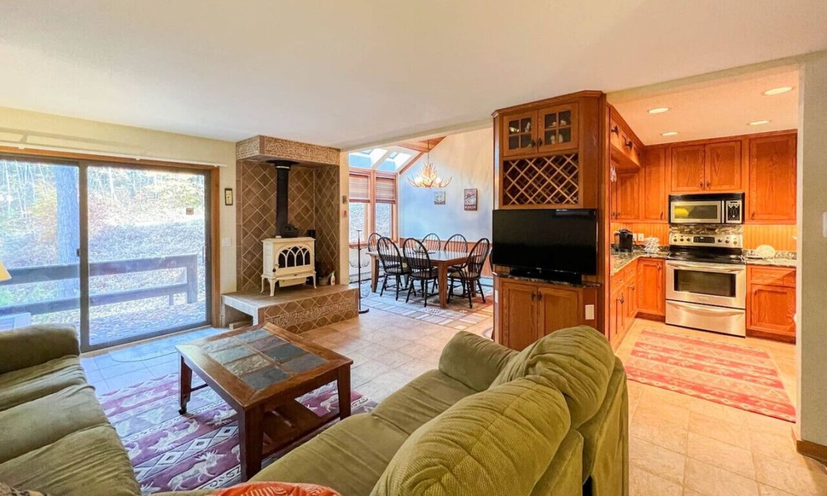 Bartlett Villa | Mountainside @ Attitash | Central + Ski in/Ski out