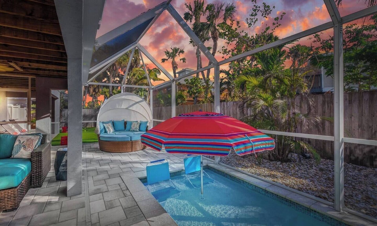 Englewood Villa | Multiple Families! 3 min walk to Beach, Jacuzzi, Heated Salt Wtr Pool, Game room