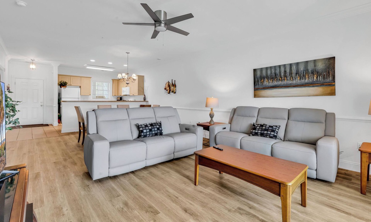 Central Myrtle Beach Villa | Myrtlewood 2BR 4 beds/2full BA condo in the heart of Myrtle Beach