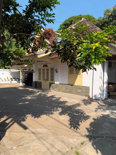 Central Yogyakarta Villa | Ndalem Suryomentaraman